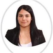 Profesional de psicología imparte clases sobre temas asociados al comportamiento humano